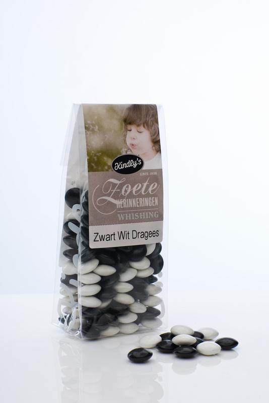 Zwart wit dragee zoete herinneringen